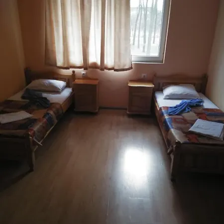 Rekar Hostel *